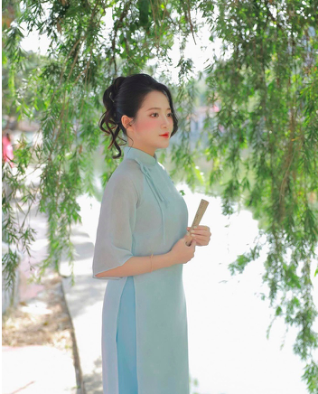 Nữ CEO trẻ Nguyễn Thị Nguyên của trà Nguyệt Lãm khoe nhan sắc tựa hotgirl